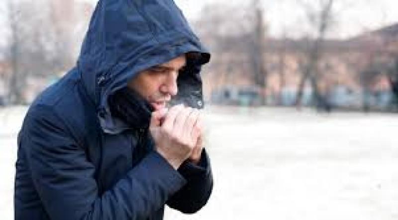 اسباب برودة الجسم والمشكلات الصحية التي تصاحبها مع نصائح للشعور بالدفء